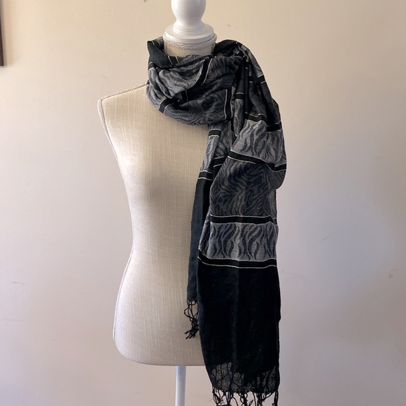 Vintage metallic gold thread black grey wrap shawl scarf with tassel striped - Picture 7 of 13
